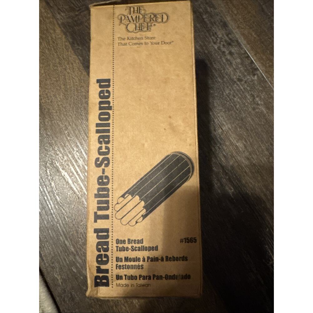 The Pampered Chef Scalloped Bread Tube #1565 New‎ in Box Tube Sealed